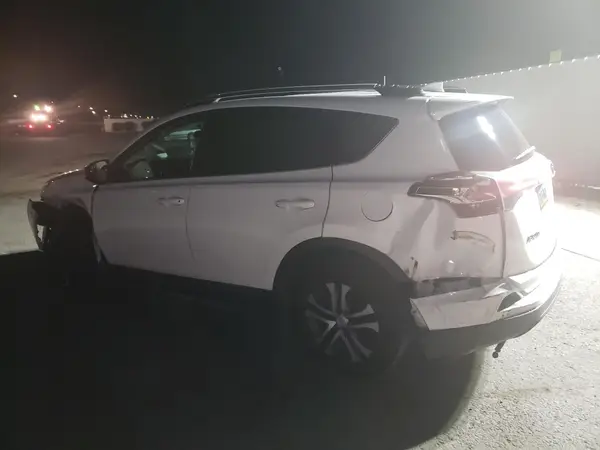 2T3ZFREV3GW285281 2016 TOYOTA RAV 4 - Image 2