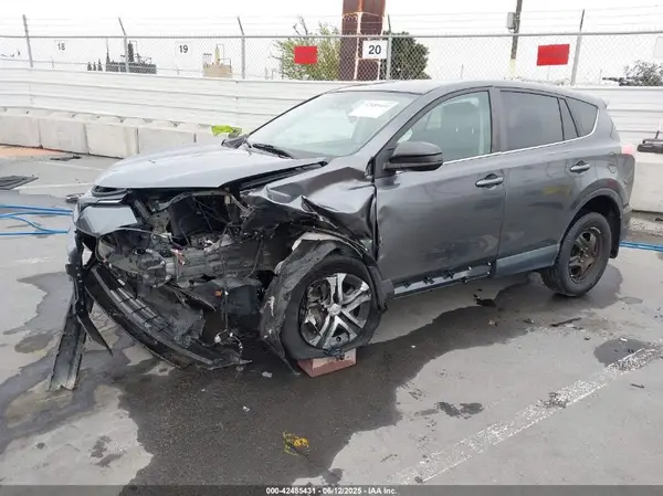 2T3ZFREV3JW455355 2018 TOYOTA RAV 4 - Image 2