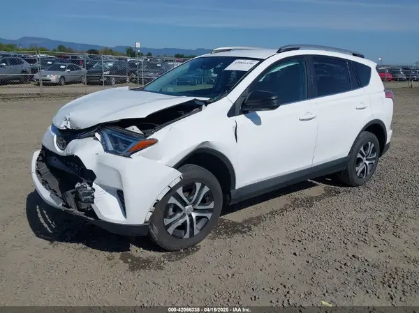 2T3ZFREV4HW368414 2017 TOYOTA RAV 4 - Image 2