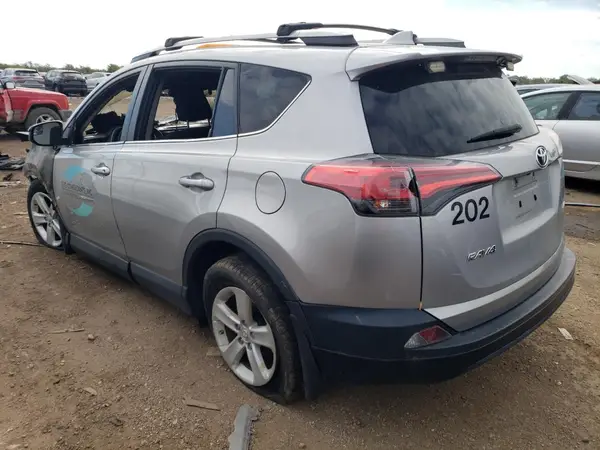 2T3ZFREV4HW380417 2017 TOYOTA RAV 4 - Image 2