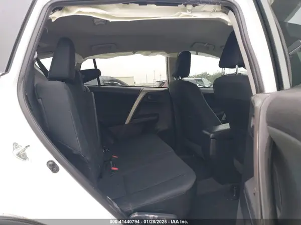 2T3ZFREV5HW313079 2017 TOYOTA RAV 4 - Image 8