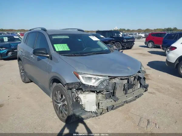2T3ZFREV5HW345000 2017 TOYOTA RAV 4 - Image 1