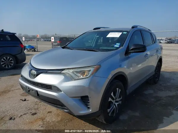 2T3ZFREV5HW370737 2017 TOYOTA RAV 4 - Image 2