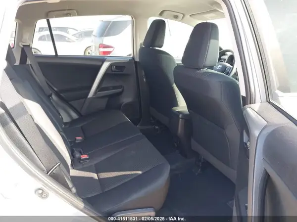 2T3ZFREV5HW370737 2017 TOYOTA RAV 4 - Image 8