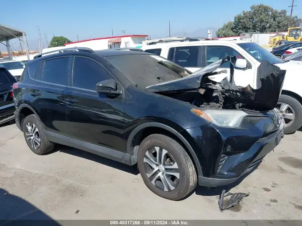 2T3ZFREV5HW377154 2017 TOYOTA RAV 4 - Image 1