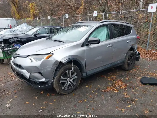 2T3ZFREV6HW318405 2017 TOYOTA RAV 4 - Image 2