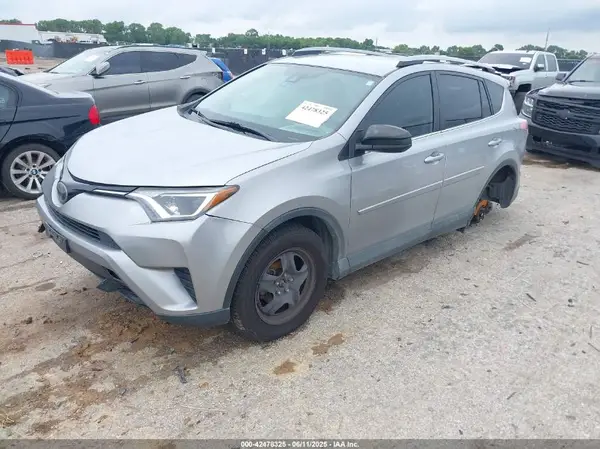 2T3ZFREV6HW340890 2017 TOYOTA RAV 4 - Image 2
