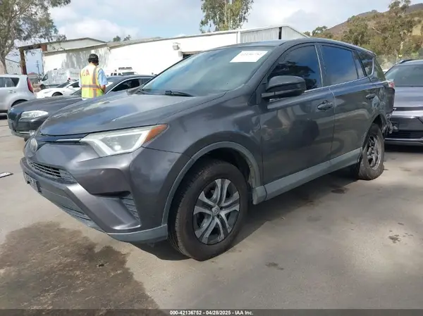 2T3ZFREV6HW395050 2017 TOYOTA RAV 4 - Image 2