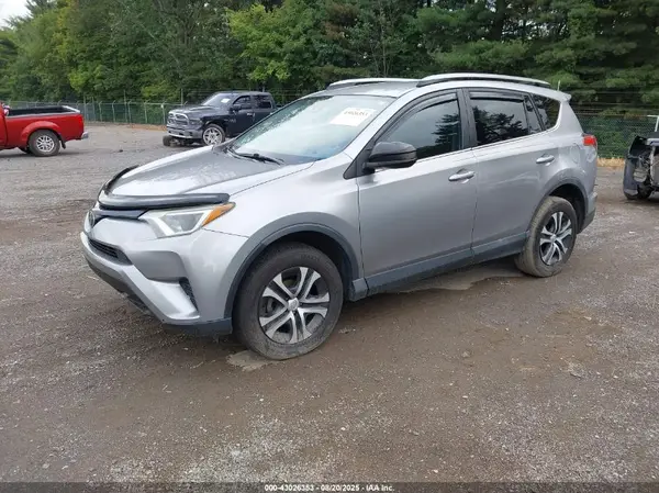 2T3ZFREV7HW345323 2017 TOYOTA RAV 4 - Image 2