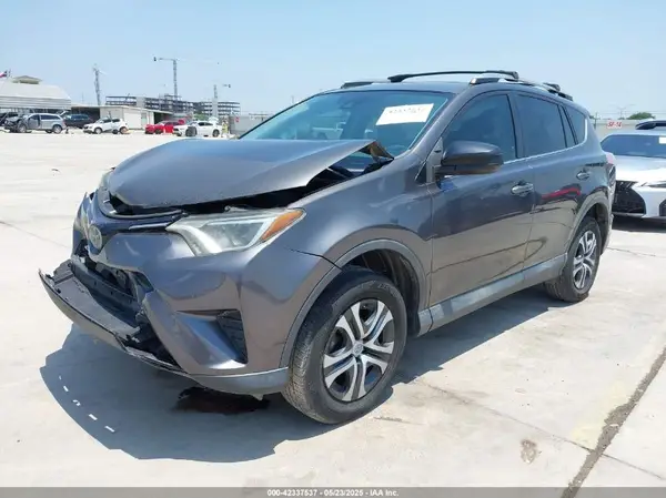 2T3ZFREV7HW351820 2017 TOYOTA RAV 4 - Image 2