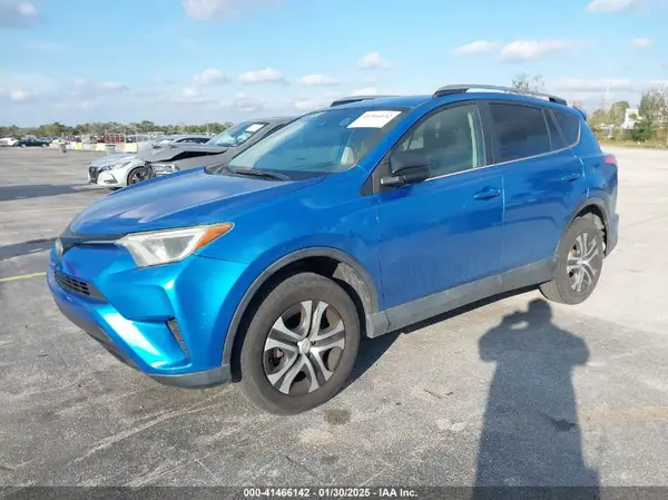 2T3ZFREV8HW348764 2017 TOYOTA RAV 4 - Image 2