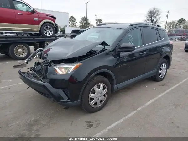 2T3ZFREV9HW325896 2017 TOYOTA RAV 4 - Image 2