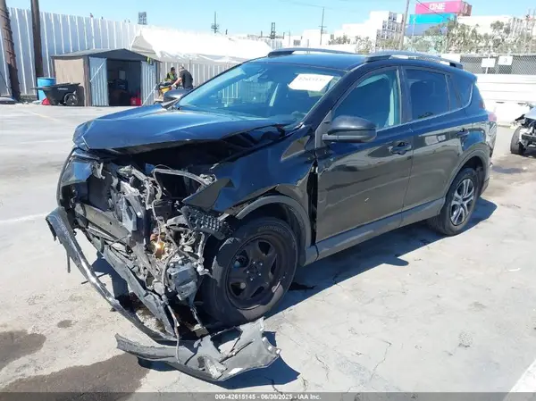 2T3ZFREV9HW371065 2017 TOYOTA RAV 4 - Image 2