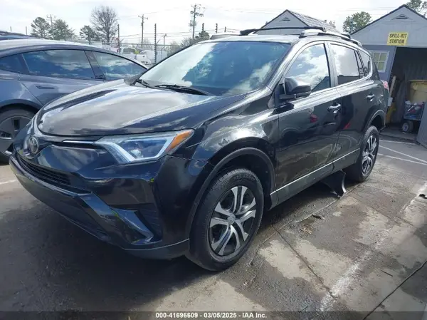 2T3ZFREV9JW457062 2018 TOYOTA RAV 4 - Image 2