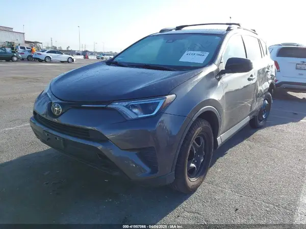 2T3ZFREV9JW492913 2018 TOYOTA RAV 4 - Image 2
