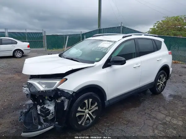 2T3ZFREVXHW357210 2017 TOYOTA RAV 4 - Image 2