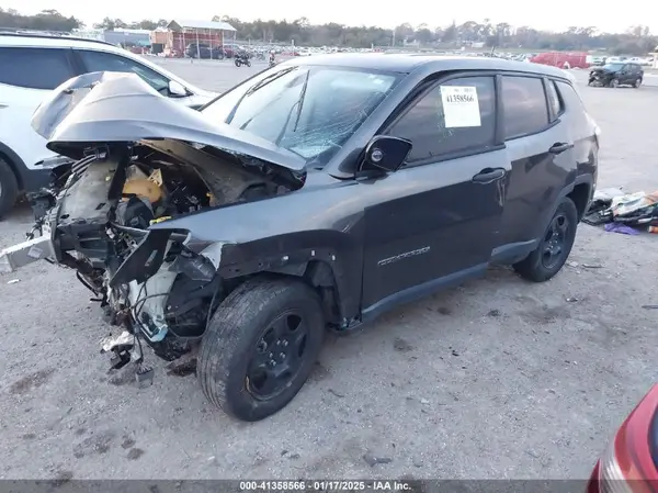 3C4NJCAB0JT271830 2018 JEEP COMPASS - Image 2