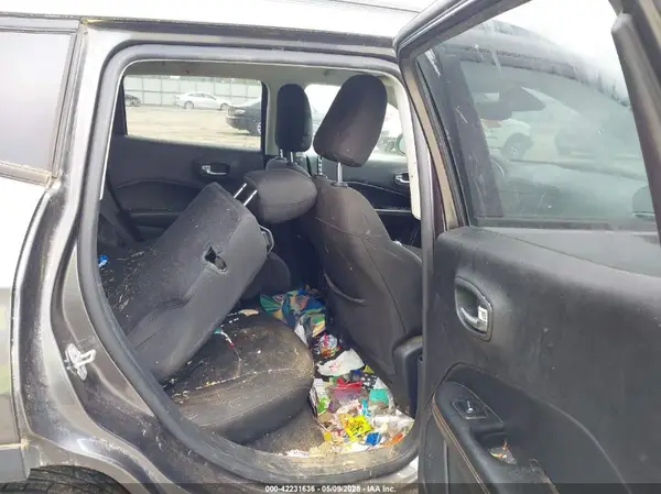 3C4NJCAB0JT335333 2018 JEEP COMPASS - Image 8