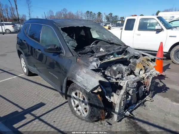 3C4NJCAB0KT615397 2019 JEEP COMPASS - Image 1