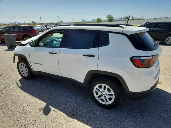 3C4NJCAB1JT139935 2018 JEEP COMPASS - Image 2