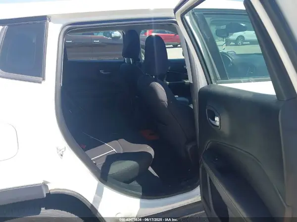3C4NJCAB1JT151695 2018 JEEP COMPASS - Image 8