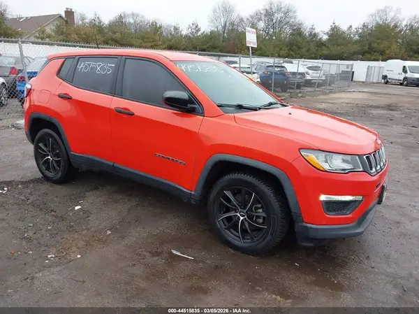 3C4NJCAB1JT233149 2018 JEEP COMPASS - Image 1