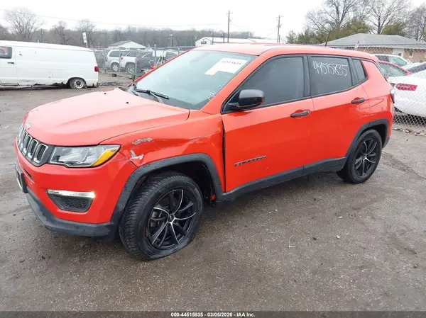 3C4NJCAB1JT233149 2018 JEEP COMPASS - Image 2