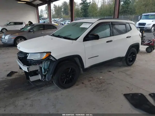 3C4NJCAB1JT267818 2018 JEEP COMPASS - Image 2