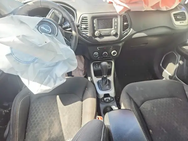 3C4NJCAB1JT438826 2018 JEEP COMPASS - Image 8