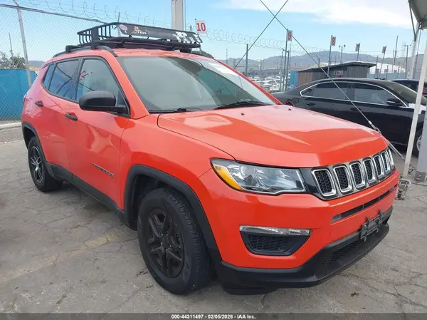 3C4NJCAB2JT107169 2018 JEEP COMPASS - Image 1