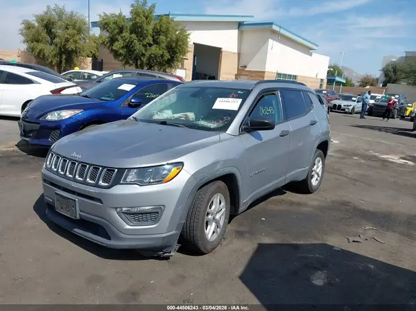 3C4NJCAB2JT133660 2018 JEEP COMPASS - Image 2