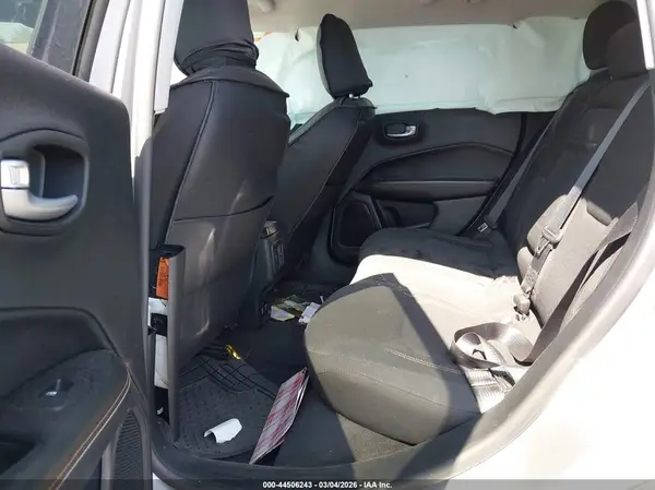 3C4NJCAB2JT133660 2018 JEEP COMPASS - Image 8