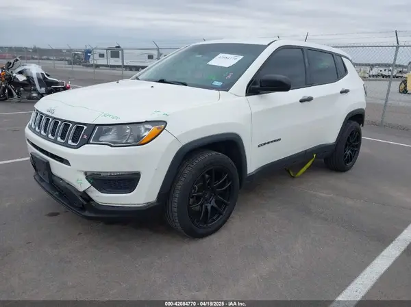3C4NJCAB2JT136879 2018 JEEP COMPASS - Image 2