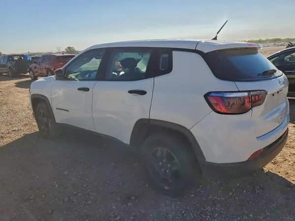 3C4NJCAB2JT151673 2018 JEEP COMPASS - Image 2