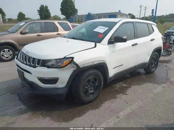 3C4NJCAB2JT193552 2018 JEEP COMPASS - Image 2
