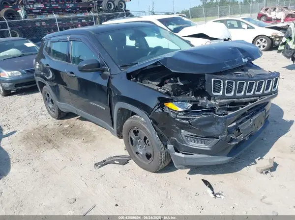 3C4NJCAB2JT211158 2018 JEEP COMPASS - Image 1