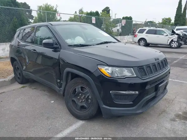 3C4NJCAB2JT250946 2018 JEEP COMPASS - Image 1