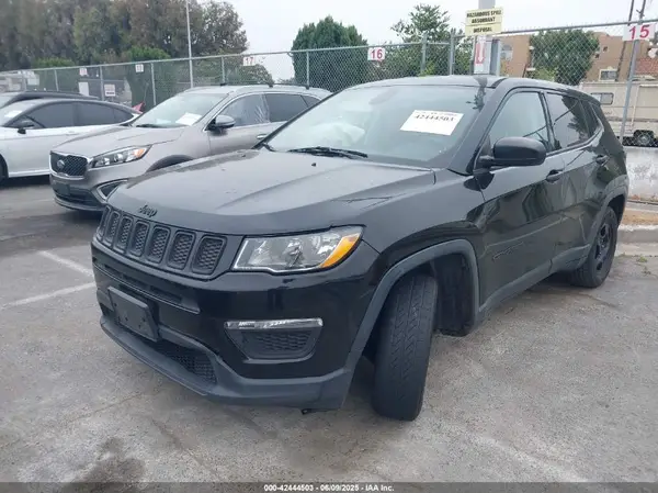 3C4NJCAB2JT250946 2018 JEEP COMPASS - Image 2