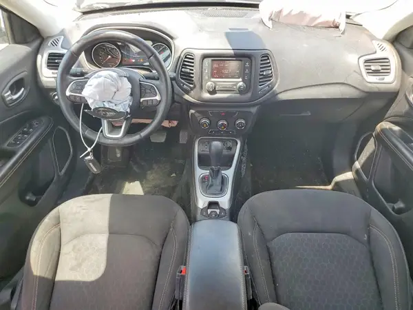 3C4NJCAB2JT369290 2018 JEEP COMPASS - Image 8