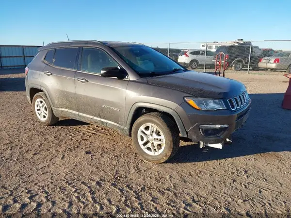 3C4NJCAB2JT411702 2018 JEEP COMPASS - Image 1