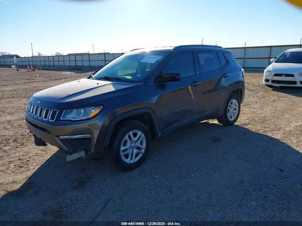 3C4NJCAB2JT411702 2018 JEEP COMPASS - Image 2