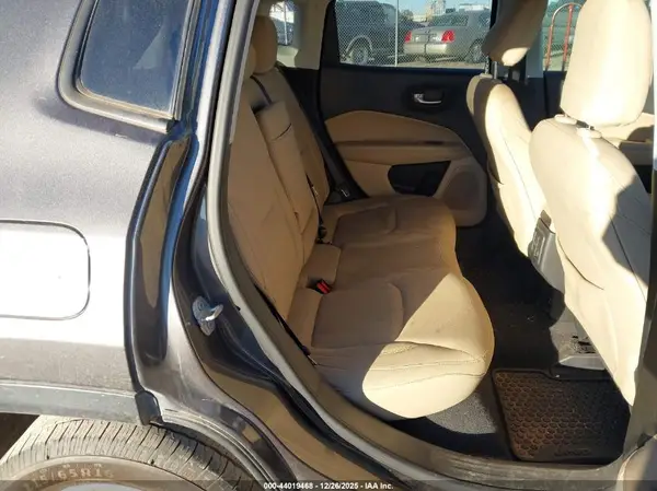 3C4NJCAB2JT411702 2018 JEEP COMPASS - Image 8