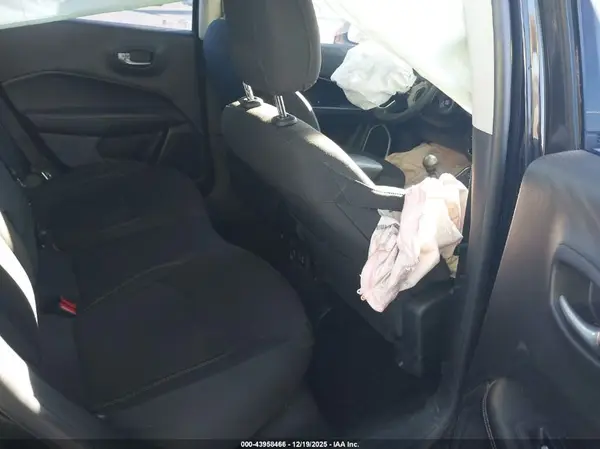 3C4NJCAB2KT615336 2019 JEEP COMPASS - Image 8