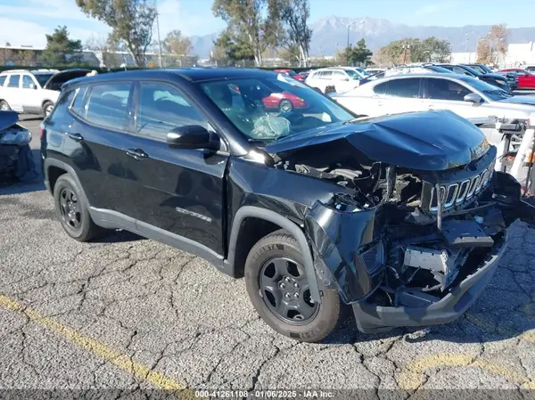 3C4NJCAB2KT658123 2019 JEEP COMPASS - Image 1