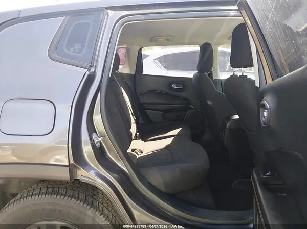 3C4NJCAB2KT658378 2019 JEEP COMPASS - Image 8