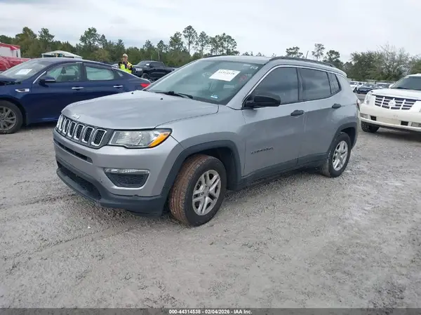 3C4NJCAB2KT676900 2019 JEEP COMPASS - Image 2