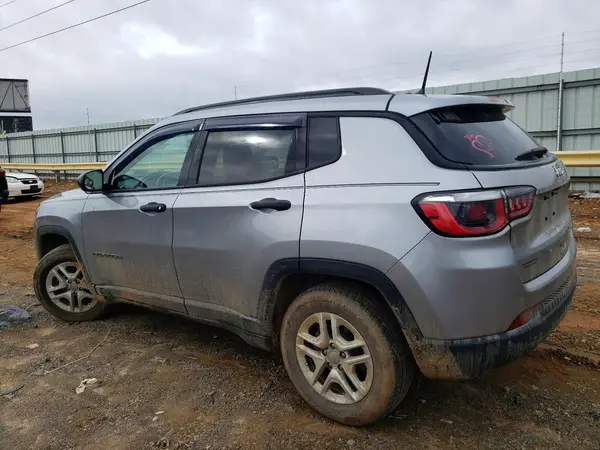 3C4NJCAB3JT123252 2018 JEEP COMPASS - Image 2