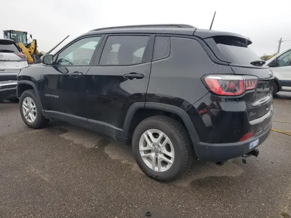 3C4NJCAB3JT226915 2018 JEEP COMPASS - Image 2