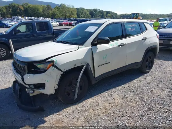 3C4NJCAB3JT263396 2018 JEEP COMPASS - Image 2