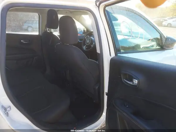 3C4NJCAB3JT328876 2018 JEEP COMPASS - Image 8